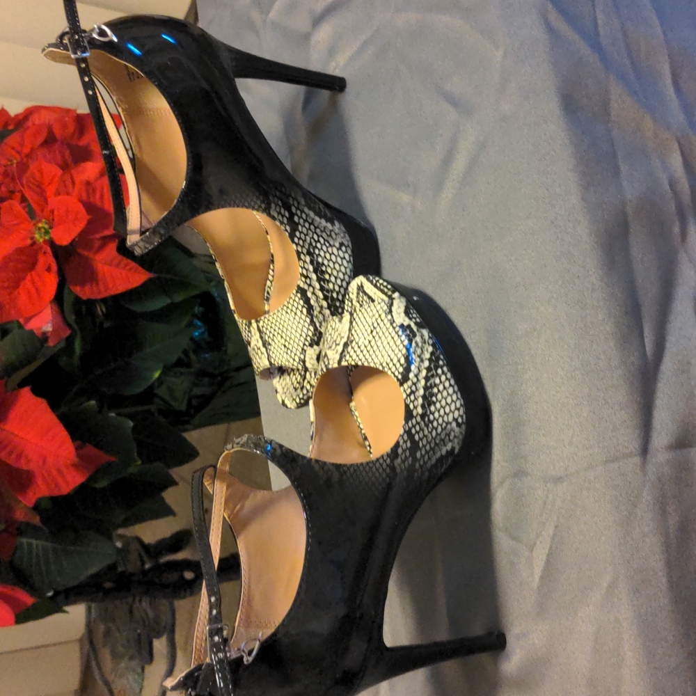 Shoes - Picture 2 of 6